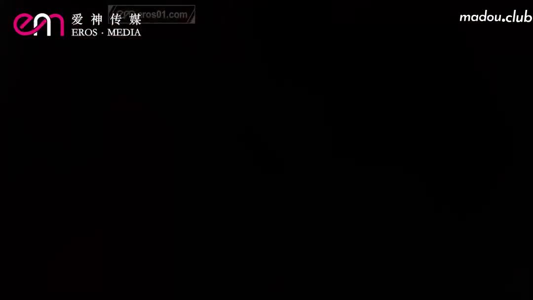 EMX055 女大生听着闺蜜房间传来的淫声欲火难耐
