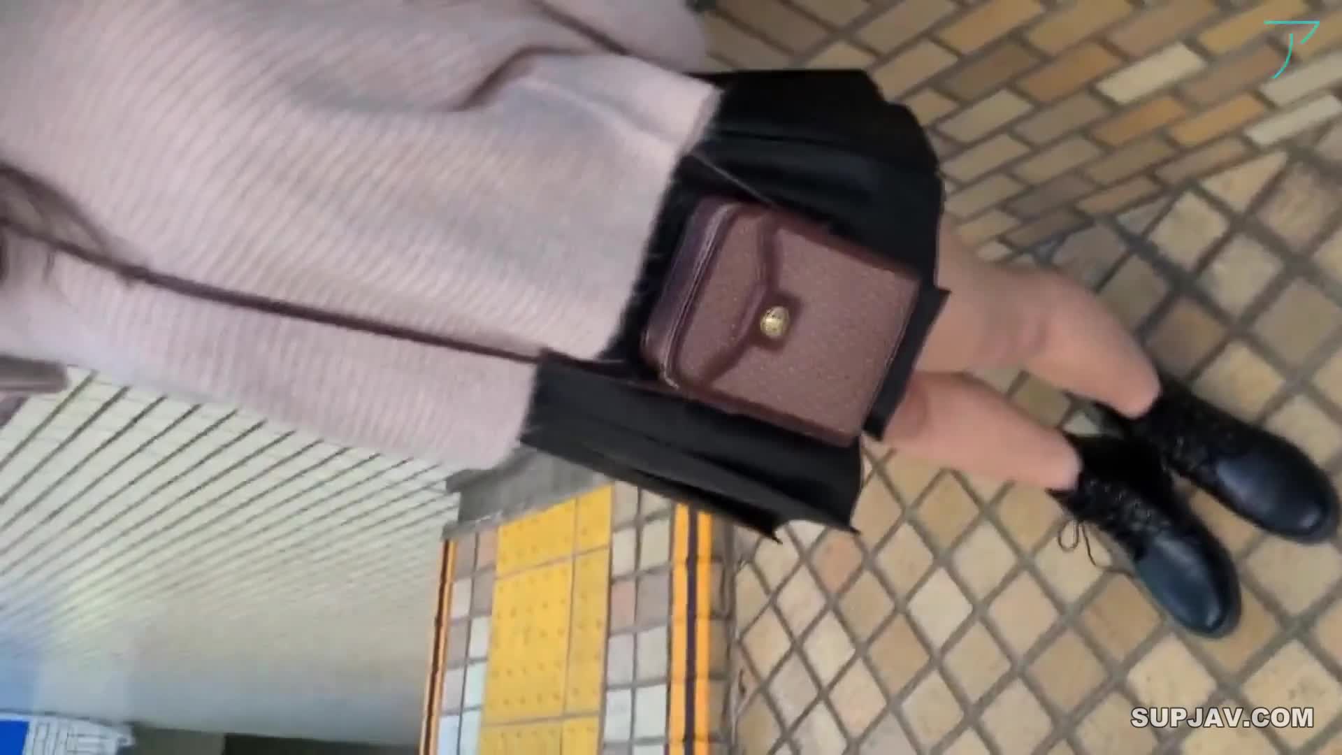 FC2-PPV-3128477  为你服务的美少女学生。在城市中露出巨乳美臀的好身材后激情中出性爱