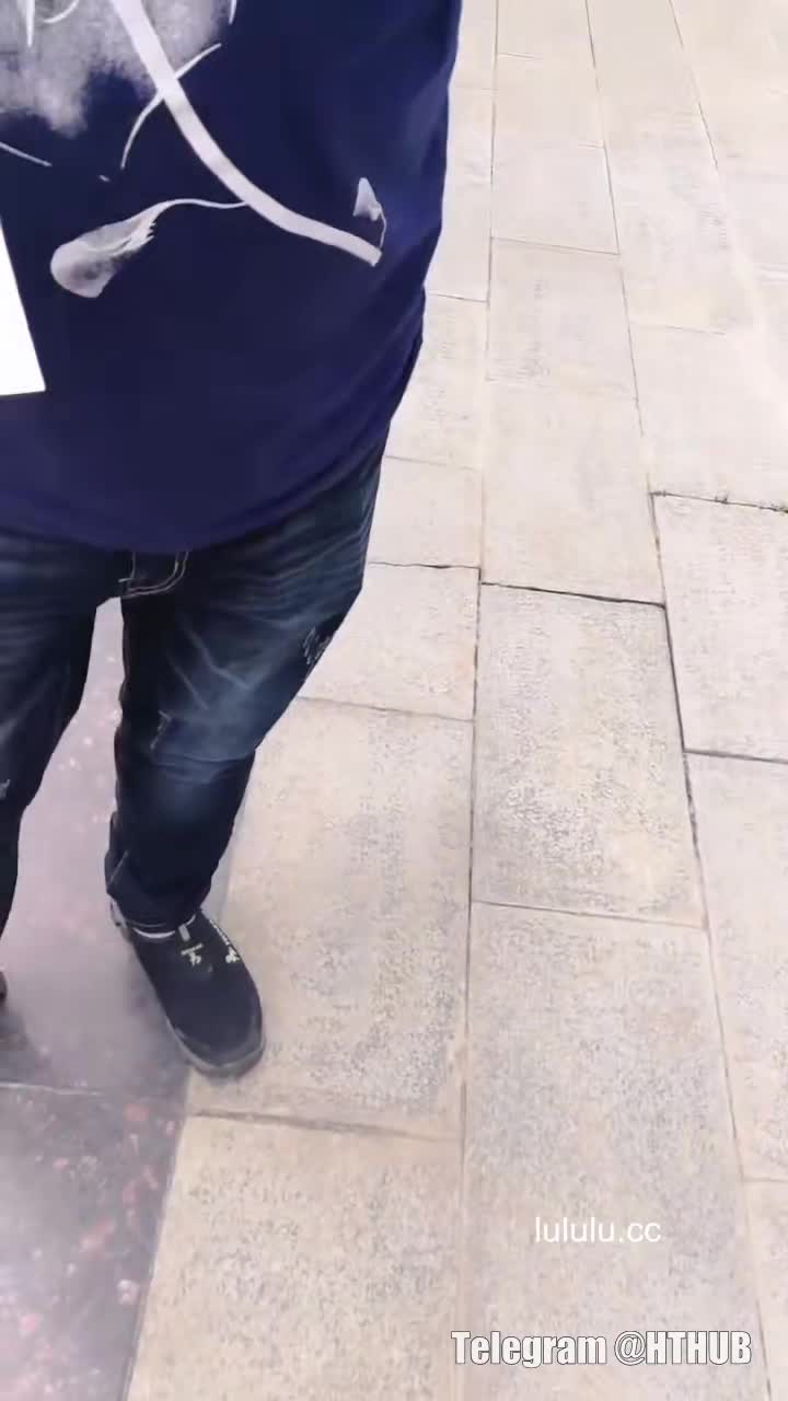 美少妇被冒牌导演忽悠在路边吃鸡巴受不了了回家打炮 #直播