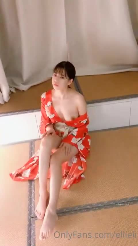 #OnlyFans 『艾栗栗』最新性爱甄选 金主大屌无套爆菊 极品骚货