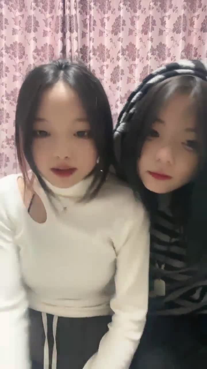【#Gia少女主播】好几个小妹妹脱光光跳裸舞~神魂颠倒画面壮观 1