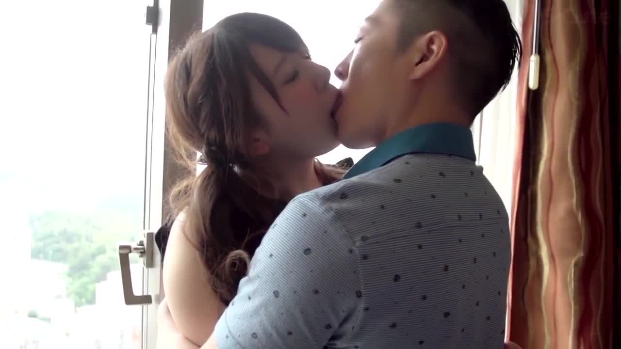 470-AOI-02 可爱脸上的面部护理是男人的浪漫 葵